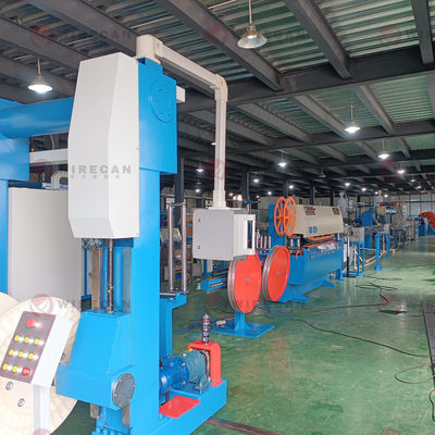 Dispositivo di trazione pneumatico per linee esterne di avvolgimento di cavi in fibra ottica