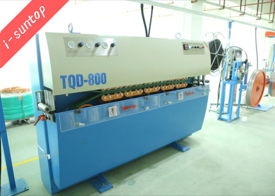 Dispositivo di trazione pneumatico per linee esterne di avvolgimento di cavi in fibra ottica