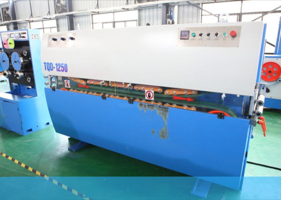 Dispositivo di trazione pneumatico per linee esterne di avvolgimento di cavi in fibra ottica