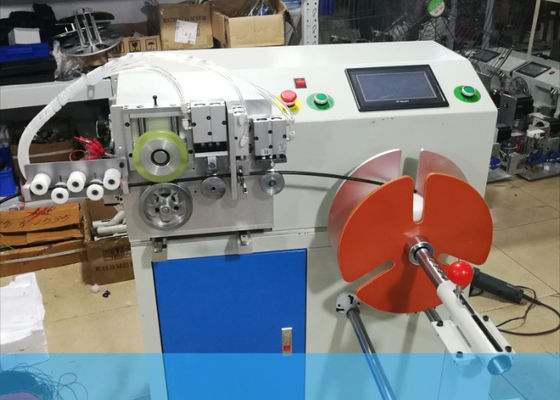 Pavimento che sta la bobinatrice del filo di rame 13cycle/S con il motore elettrico